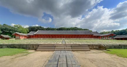 Jongmyo Shrine Jeongjeon Hall, longest traditional Korean wooden building with austere architecture, UNESCO World Heritage royal ancestral shrine
